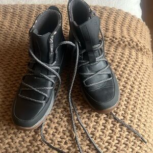 Chaco snow boots rain boots